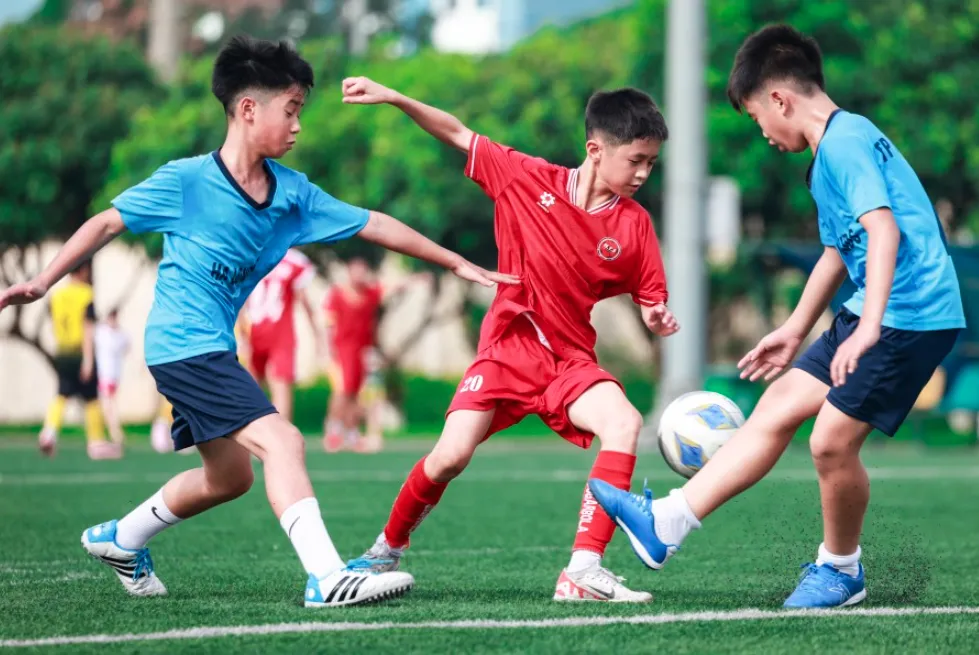 2025-an-luan-nhan-tho-mini-world-cup-cau-chuyen-bong-da-nhi-vui-nhon